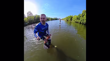 Pumpfoiler auf dem Wasser in Würzburg